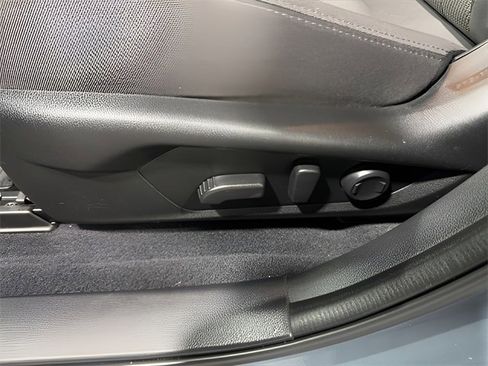 Used 2024 Subaru Crosstrek 2.0i Premium image 12