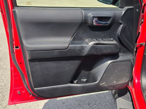 Used 2019 Toyota Tacoma TRD Sport RWD image 10