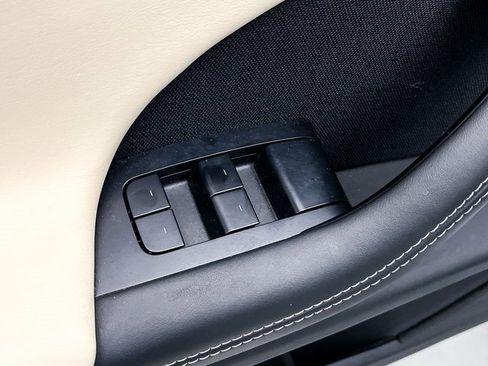 Used 2022 Tesla Model X Plaid image 21