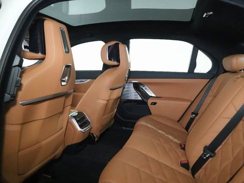 Used 2025 BMW 740i xDrive image 16