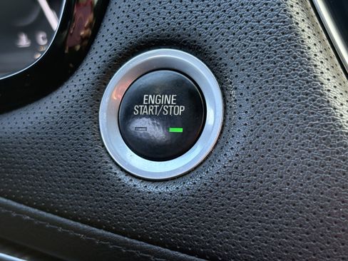 Used 2018 Cadillac XT5 FWD image 26