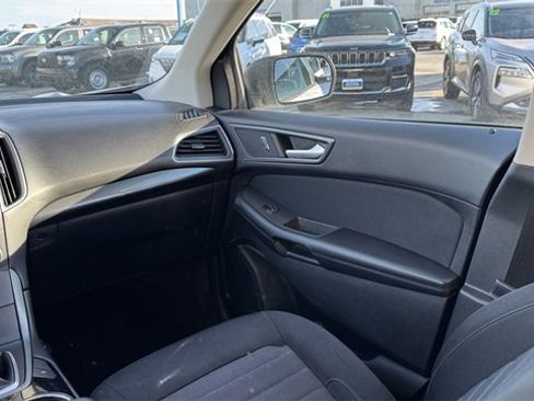 Used 2017 Ford Edge SE image 19