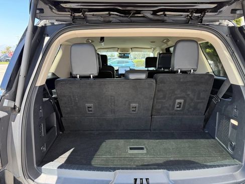 Used 2024 Ford Expedition XLT RWD image 28