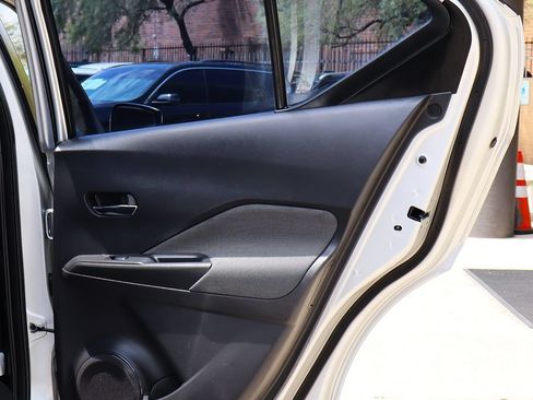 Used 2018 Nissan Kicks SV FWD image 26