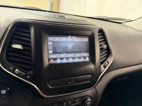 Used 2019 Jeep Cherokee Latitude Plus AWD/4WD image 54