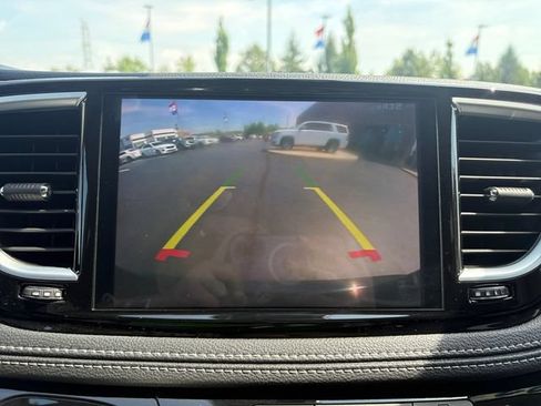 Used 2023 Chrysler Pacifica Limited FWD image 30