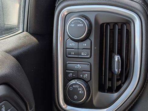 Used 2022 Chevrolet Silverado 1500 LT AWD/4WD image 16