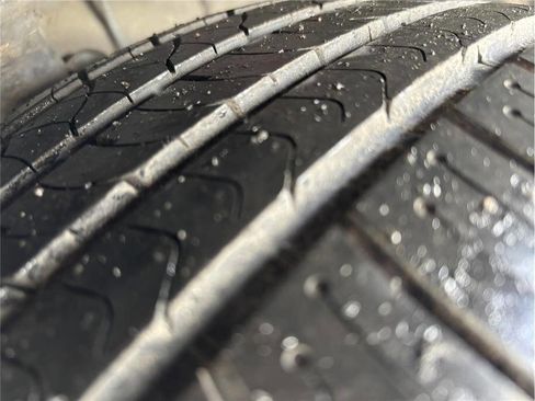 Used 2009 Pontiac Vibe GT image 18