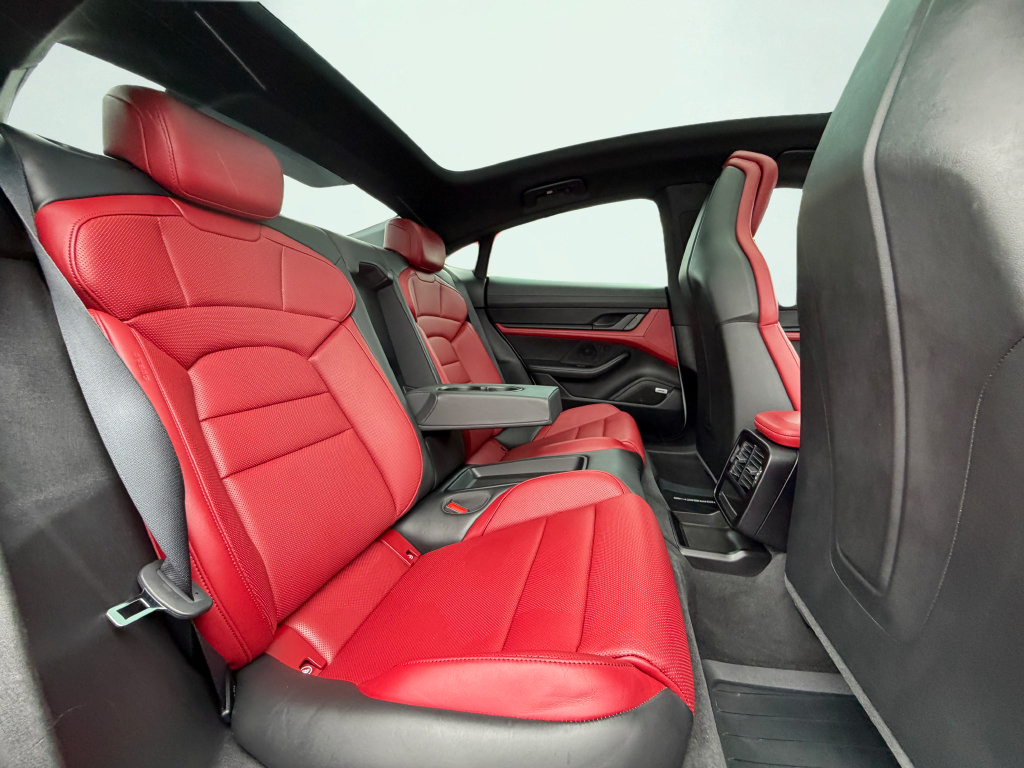 Used 2022 Porsche Taycan RWD image 40