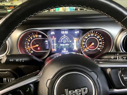 Used 2019 Jeep Wrangler Unlimited Sahara w/ Cold Weather Group image 18