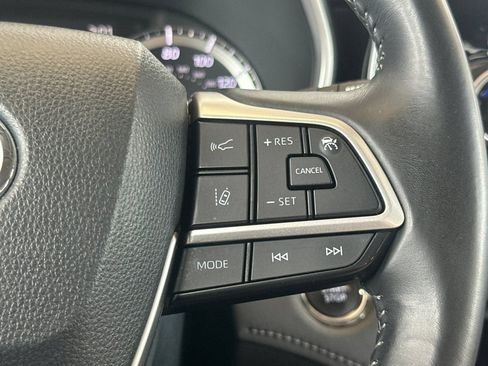 Certified 2023 Toyota Highlander XLE AWD/4WD image 30