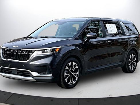 Used 2024 Kia Carnival EX image 4
