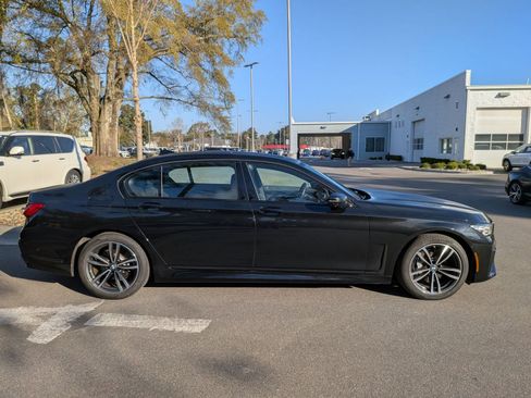 Used 2022 BMW 740i xDrive w/ M Sport Package AWD/4WD image 2