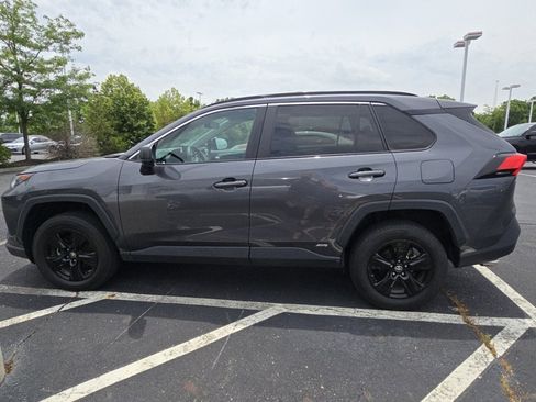 Used 2022 Toyota RAV4 LE AWD/4WD image 4