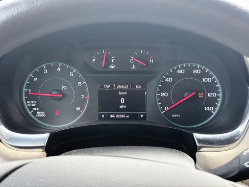 Used 2023 Chevrolet Traverse LS FWD image 9