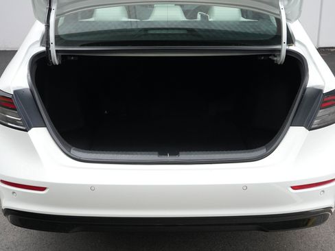 Used 2024 Honda Accord Touring image 9