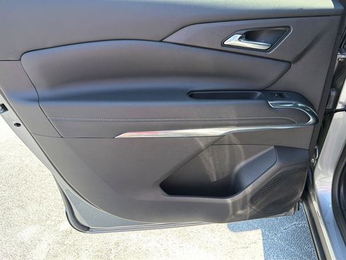 Used 2025 Chevrolet Traverse LT FWD image 18