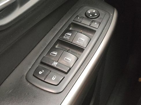 Used 2020 Jeep Cherokee Latitude Plus AWD/4WD image 27