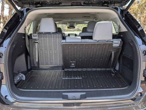 Used 2026 Toyota Highlander XLE AWD/4WD image 10