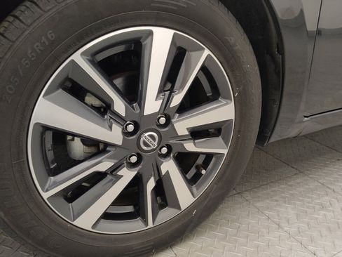 Used 2021 Nissan Versa SV FWD image 31