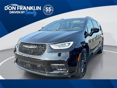 New 2026 Chrysler Pacifica Limited w/ S Appearance Package