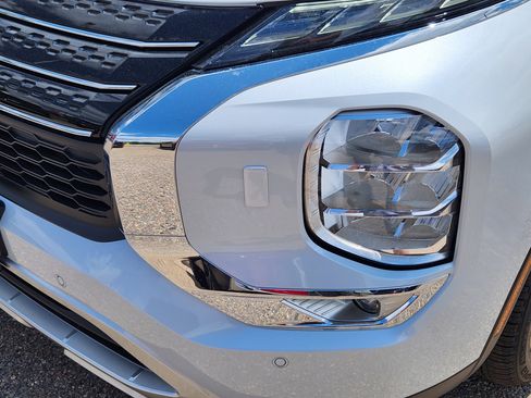 New 2025 Mitsubishi Outlander SE image 5