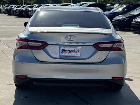 Used 2018 Toyota Camry XLE image 7