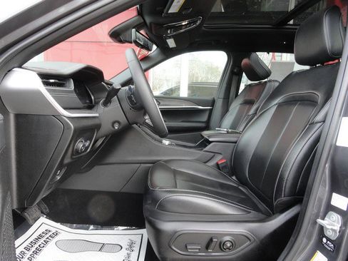 Used 2024 Jeep Grand Cherokee L Limited w/ Luxury Tech Group II AWD/4WD image 12