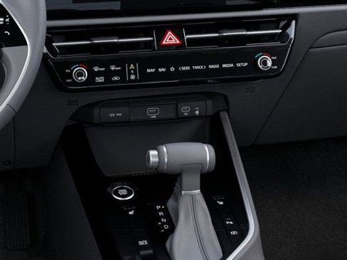 New 2025 Kia Niro EX image 23