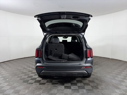 Certified 2022 Kia Sorento S w/ Panoramic Sunroof Package image 9