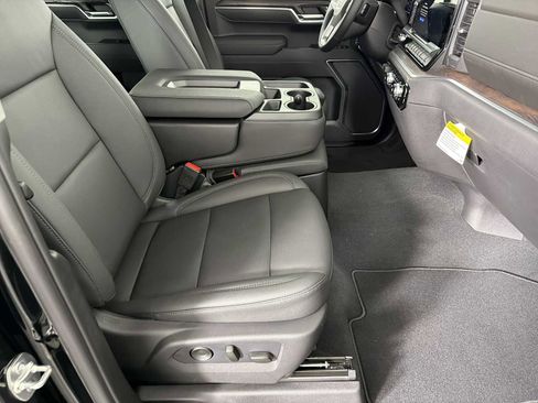 New 2026 GMC Sierra 1500 SLT w/ X31 Off-Road Package AWD/4WD image 11
