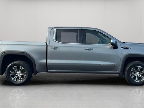 Used 2025 GMC Sierra 1500 SLT image 3