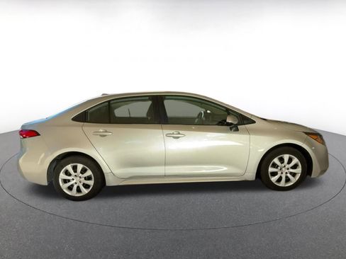 Used 2025 Toyota Corolla LE image 16