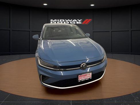 Used 2025 Volkswagen Jetta SE FWD image 5
