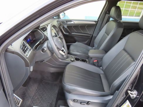 Used 2024 Volkswagen Tiguan SE R-Line image 21