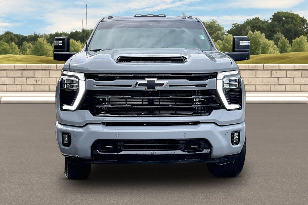 Used 2024 Chevrolet Silverado 2500 LTZ w/ LTZ Plus Package AWD/4WD image 3