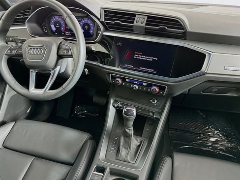 Used 2025 Audi Q3 2.0T Premium w/ Black Optic Sport Package image 6