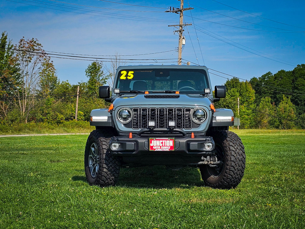 Used 2025 Jeep Gladiator Mojave AWD/4WD image 10