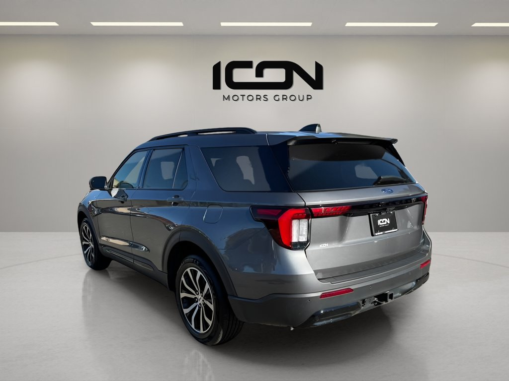 Used 2025 Ford Explorer ST-Line AWD/4WD image 3