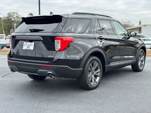 Certified 2022 Ford Explorer XLT w/ Equipment Group 202A image 9