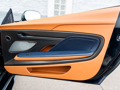 Used 2025 Aston Martin Vanquish V12 image 39