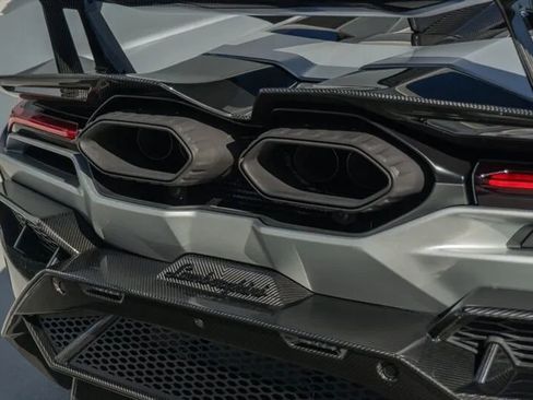 Used 2024 Lamborghini Revuelto image 50