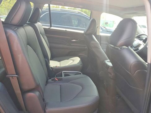 Used 2025 Toyota Grand Highlander AWD Hybrid image 9