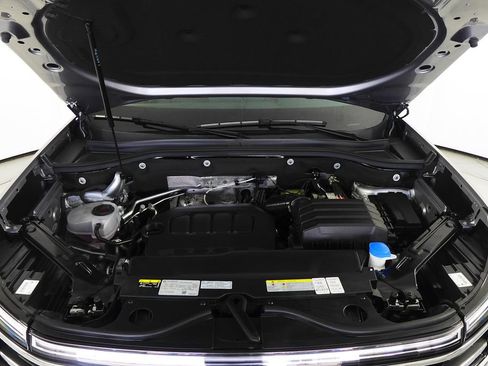 Used 2025 Volkswagen Atlas SE FWD image 6