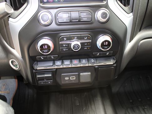 Used 2021 GMC Sierra 1500 Elevation w/ LPO, Elevation Black Package AWD/4WD image 11
