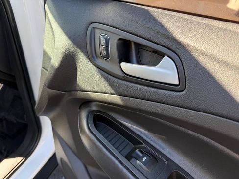 Used 2017 Ford Escape SE FWD image 19