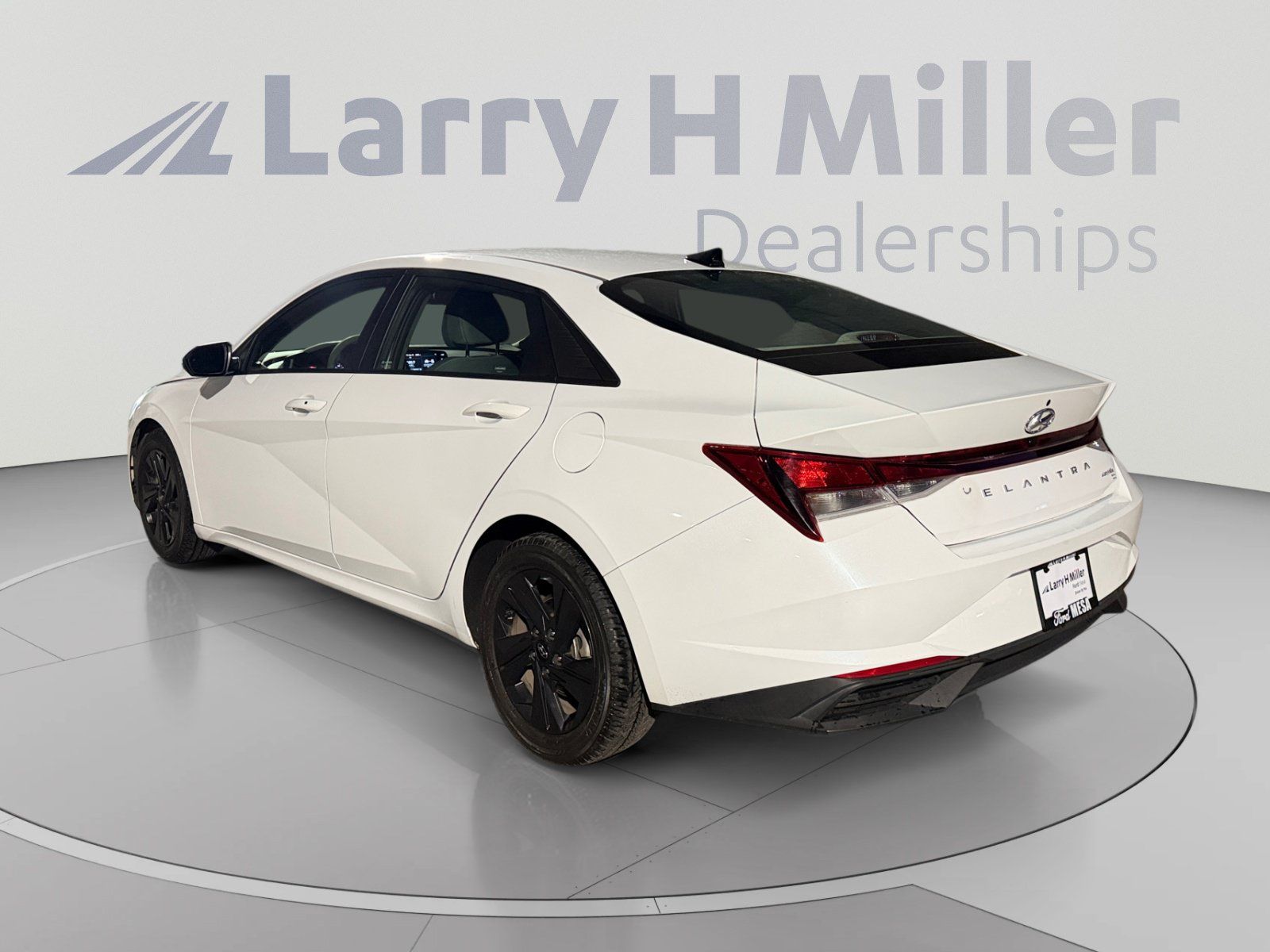 Used 2021 Hyundai Elantra SEL FWD image 3
