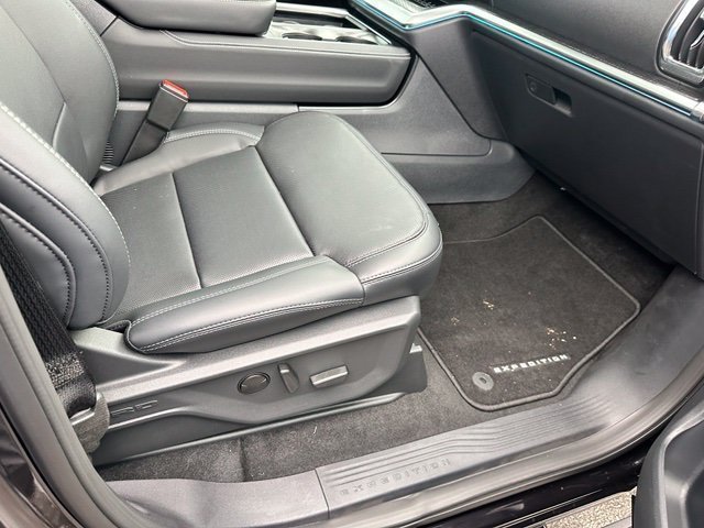 Used 2027 Ford Expedition Platinum w/ Stealth Performance Package AWD/4WD image 36