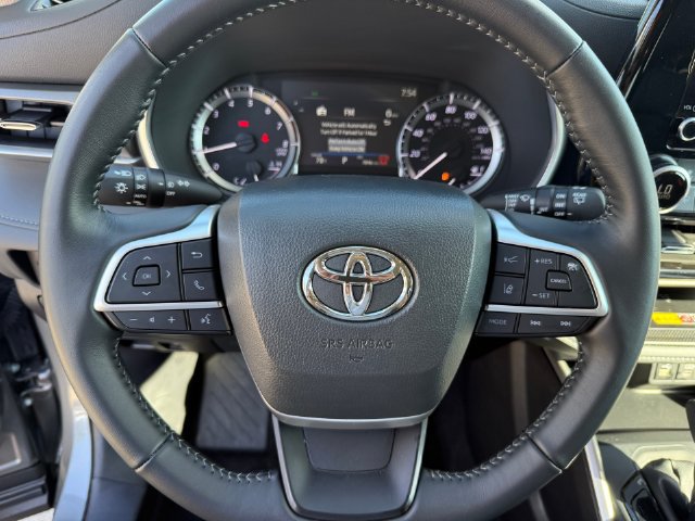 Used 2026 Toyota Highlander XLE AWD/4WD image 13