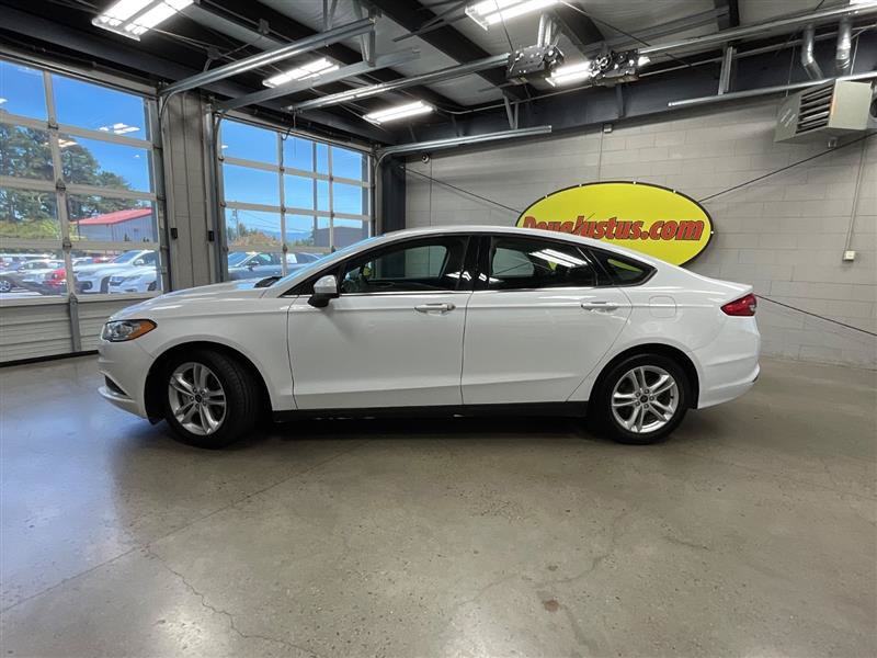 Used 2018 Ford Fusion SE FWD image 2